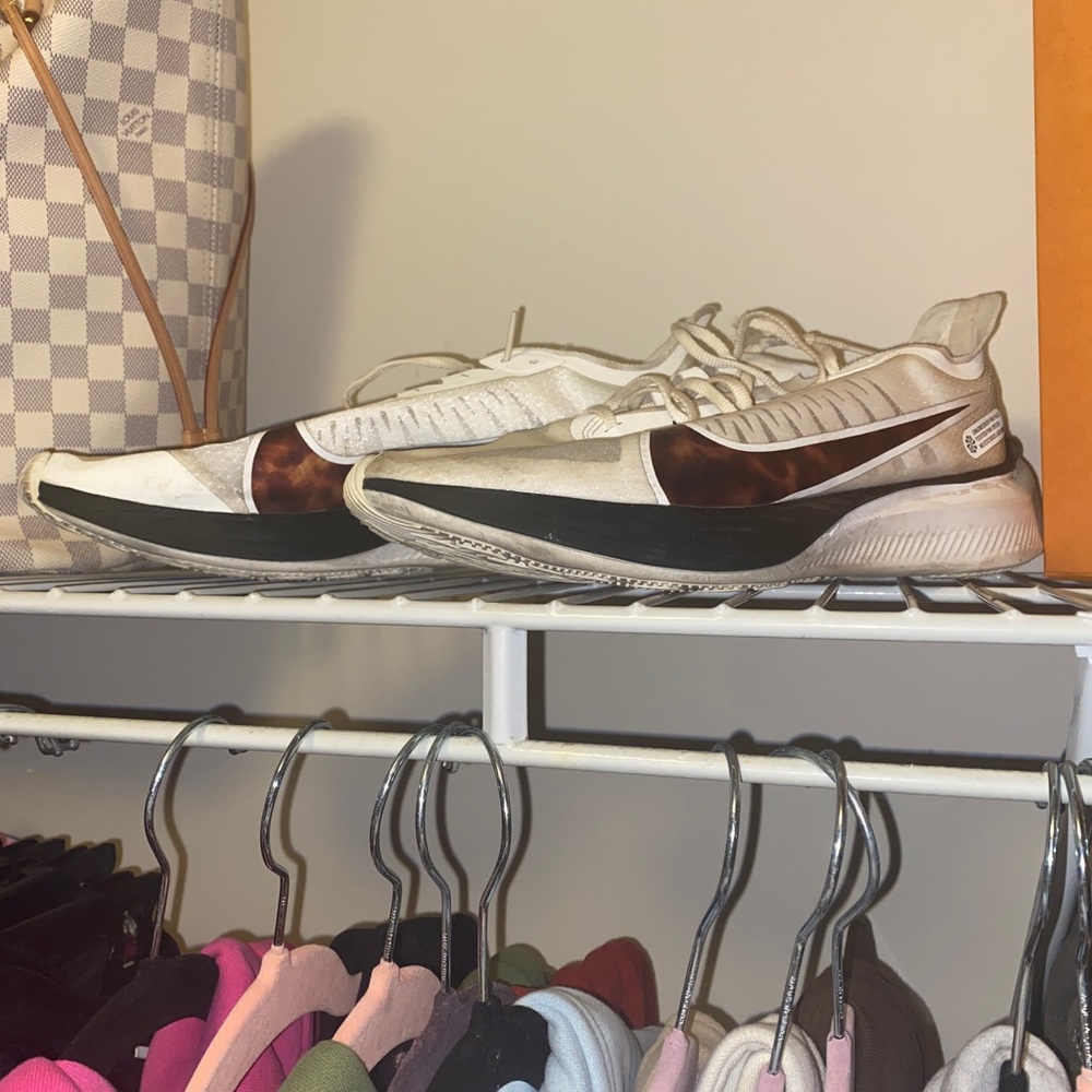 Women’s size 12 Nike tortoiseshell print shoes